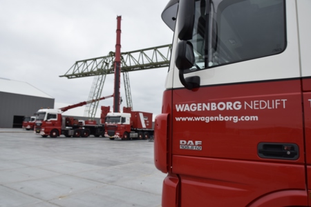 Gantry crane moves to Harlingen (NL)