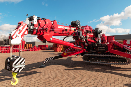 Our latest 100% electric compact crane: the Hoeflon C30e!