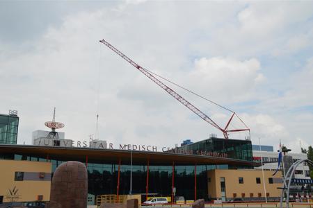 500-tonne crane in action at the UMCG in Groningen