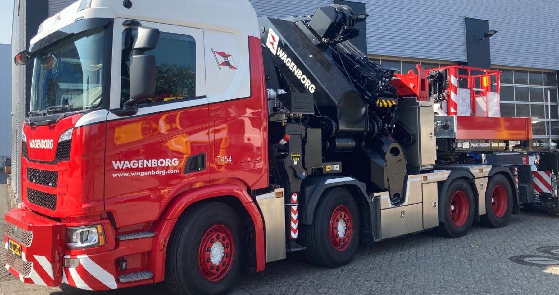 Third knuckle boom crane for Wagenborg Nedlift delivered!