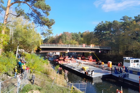 Extra-ordinary bridge relocation in Berlin