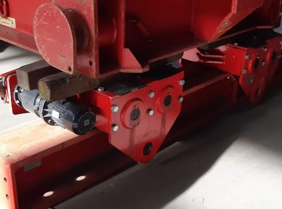 Close Up Trolley System 1